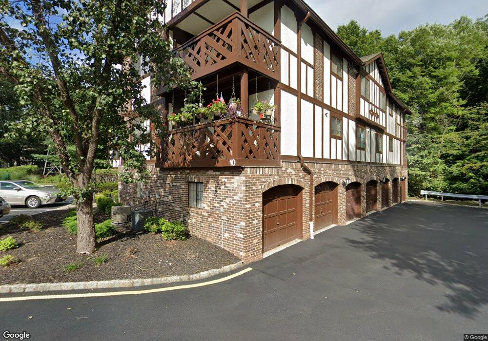 1001 Thoreau Ct, Mahwah, NJ 07430 - photo 1