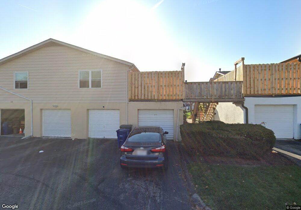 661 Cherry Ridge Rd unit 28F, Columbus, OH 43228 - photo 1