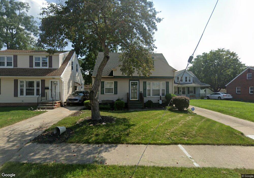 20220 Mccracken Rd, Maple Heights, OH 44137 - photo 1