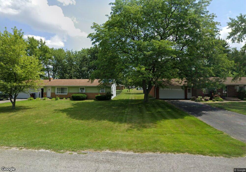 2528 Susan Ann Dr, Lima, OH 45807 - photo 1