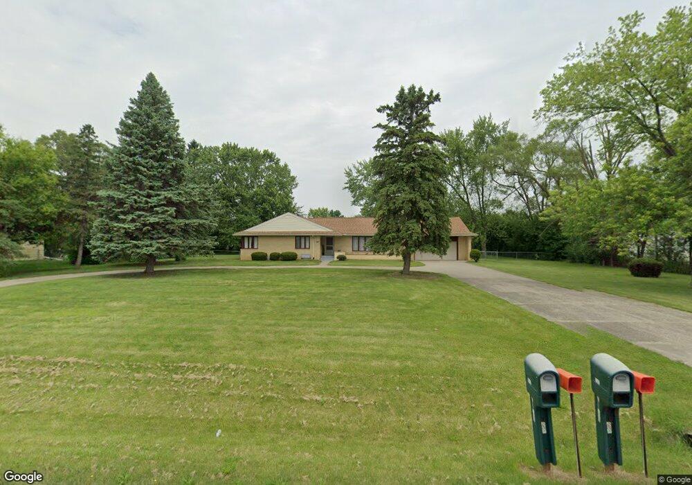 3142 W Carpenter Rd, Flint, MI 48504 - photo 1