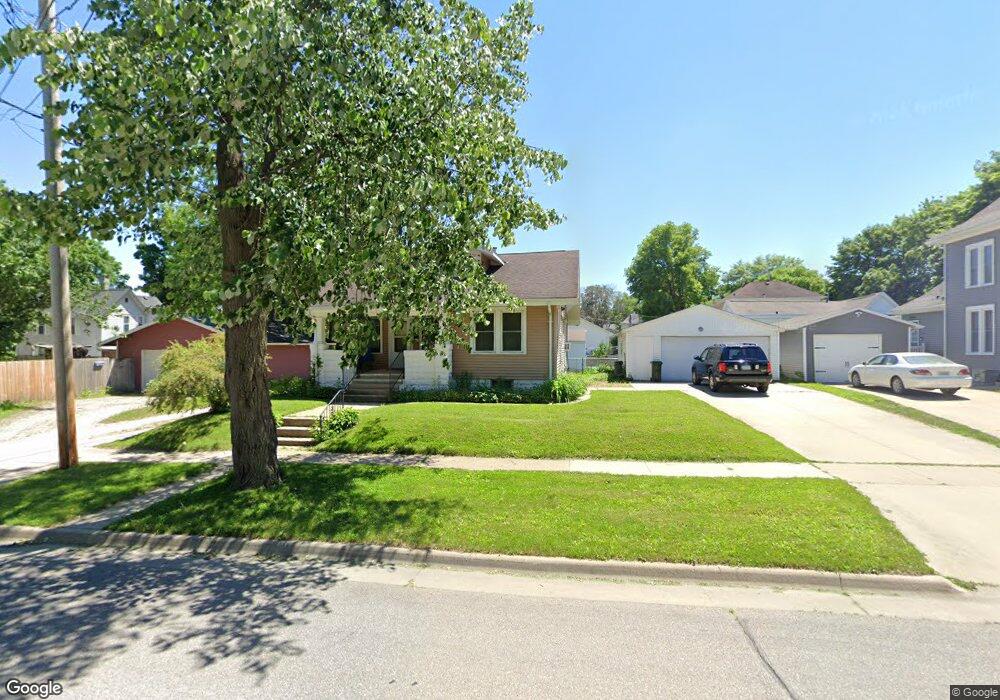 616 W 7th St, Cedar Falls, IA 50613 - photo 1