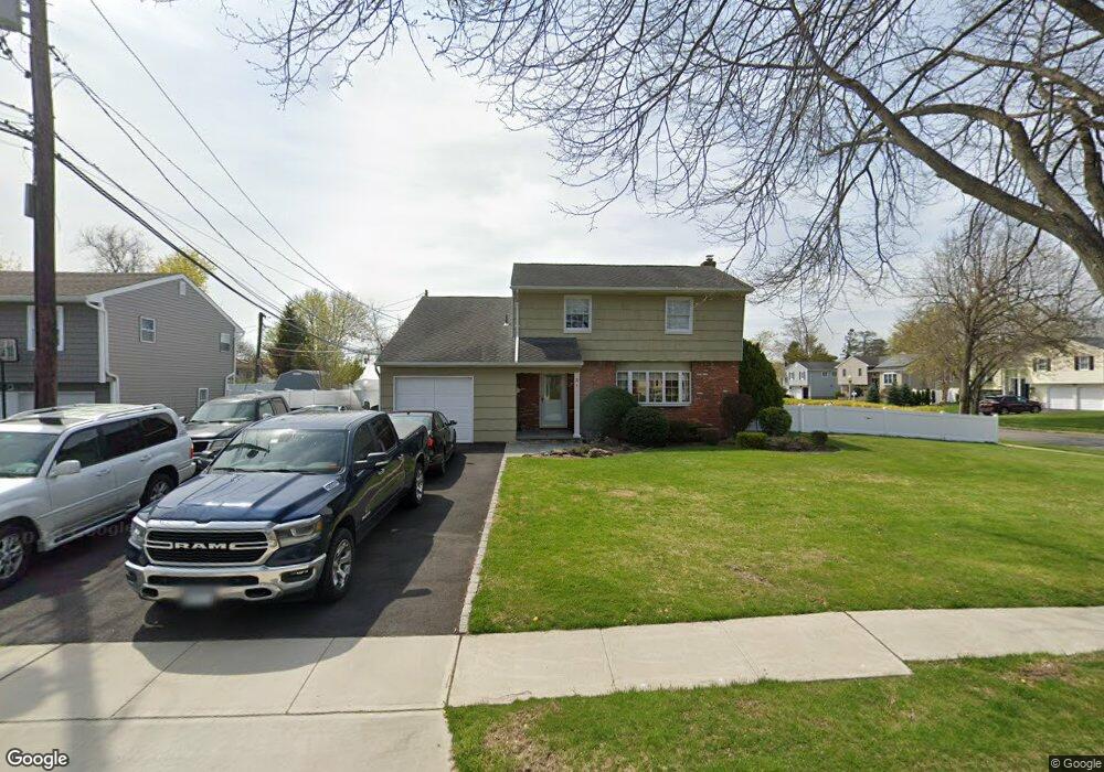 2 Splitrail Place, ComMacK, NY 11725 - photo 1