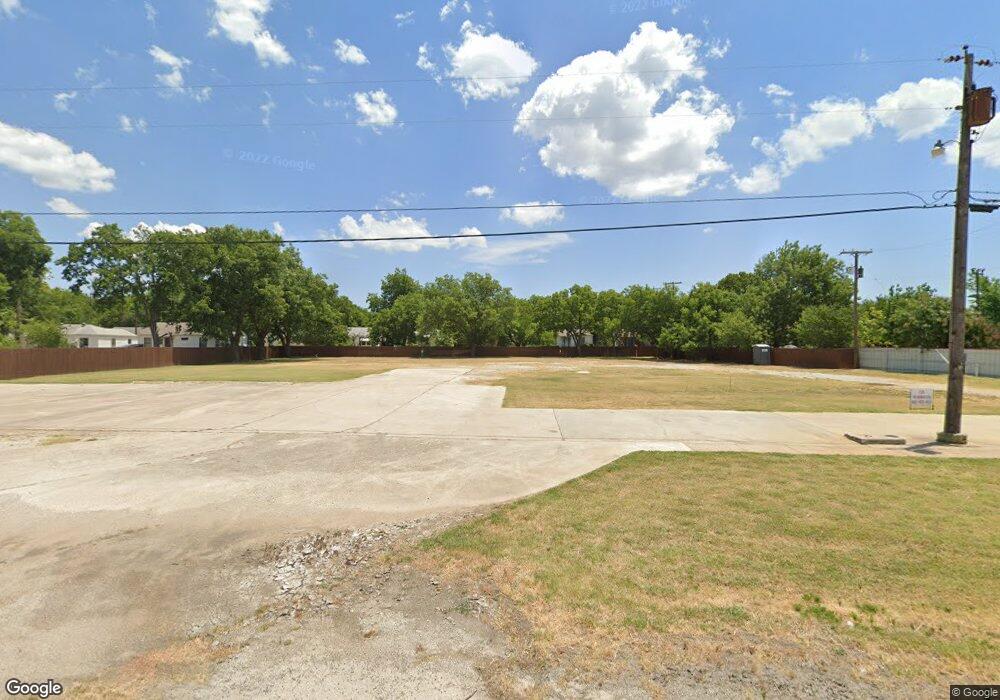 1206 N Grand Ave, Gainesville, TX 76240 - photo 1