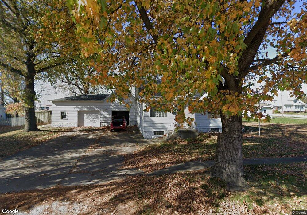 105 S Oak St, Effingham, IL 62401 - photo 1