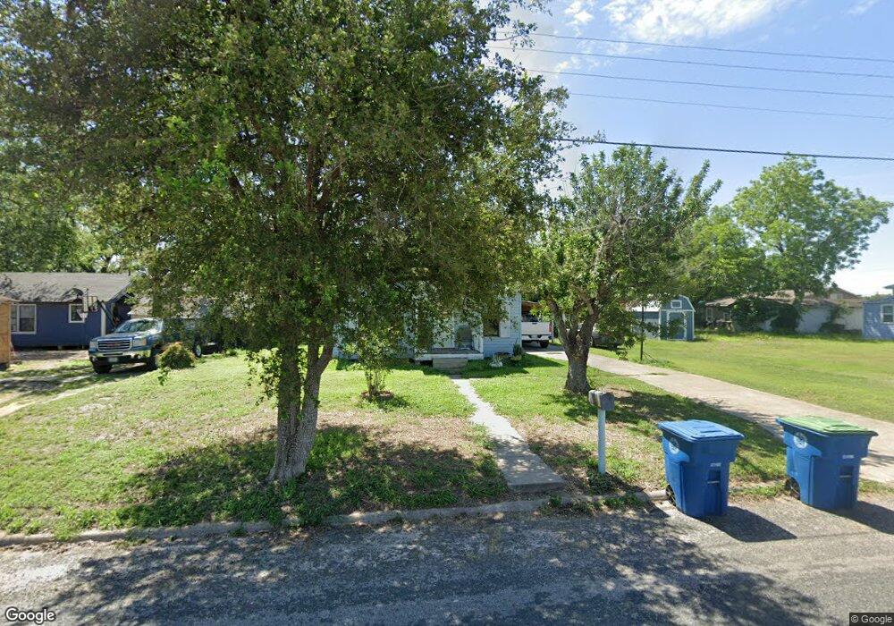 806 E Steiner St, Beeville, TX 78102 - photo 1