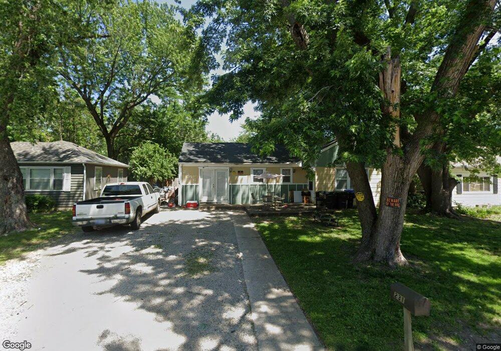 2316 SW Mission Ave, Topeka, KS 66614 - photo 1