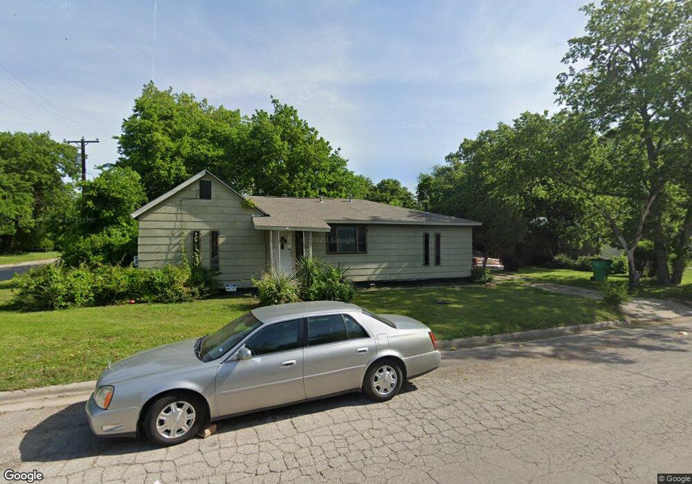 802 Mill St, Gainesville, TX 76240 - photo 1