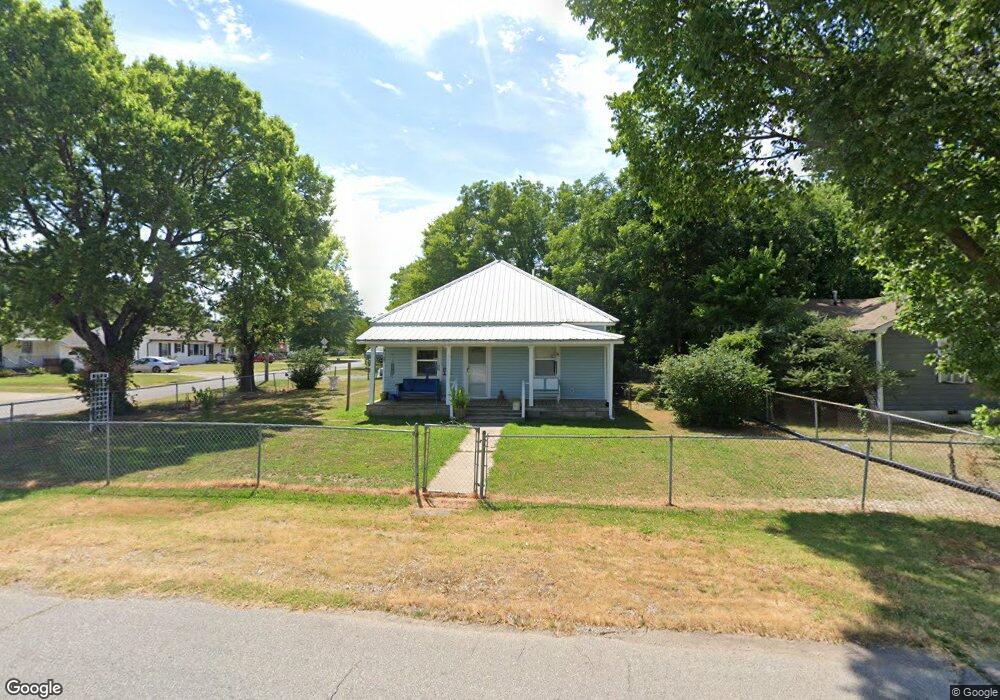 320 S Locust St, Skiatook, OK 74070 - photo 1