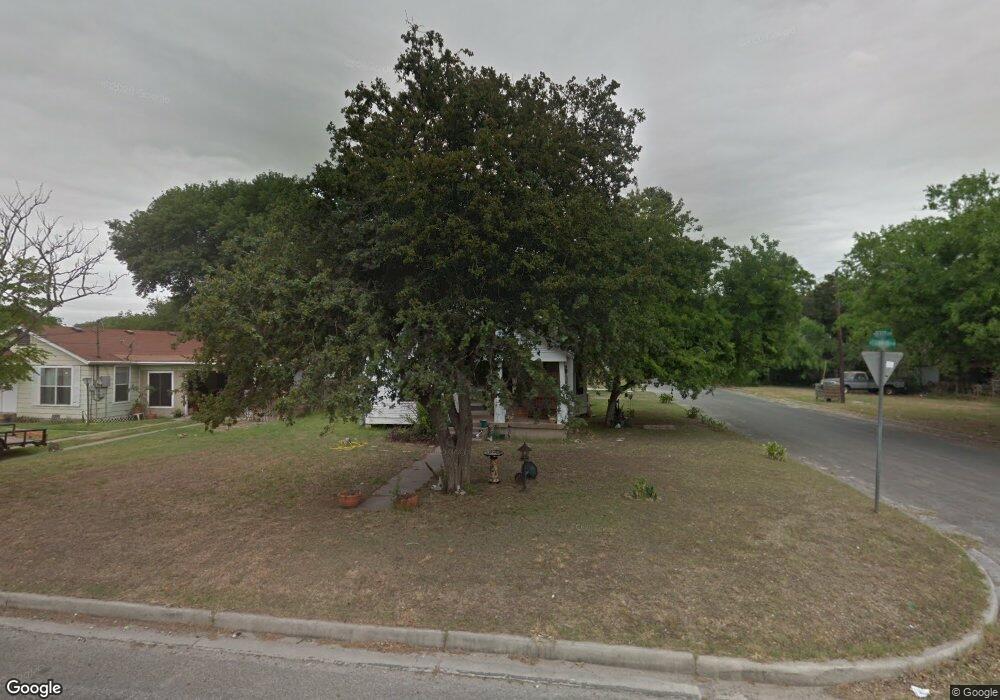 815 E Fannin St, Beeville, TX 78102 - photo 1