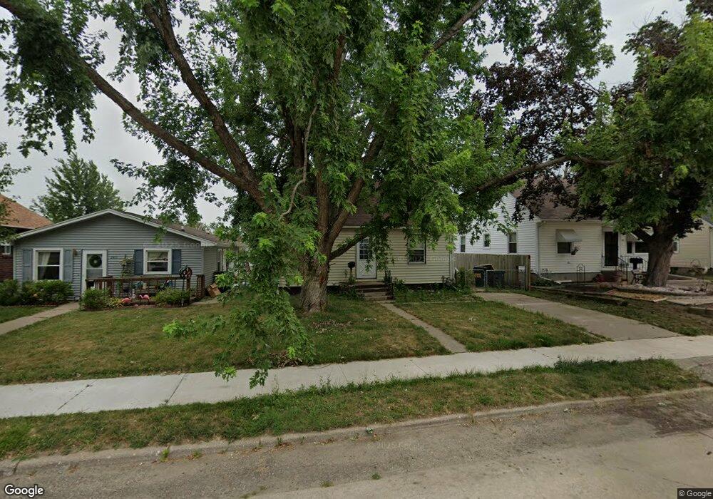 2415 2nd St SW, Cedar Rapids, IA 52404 - photo 1