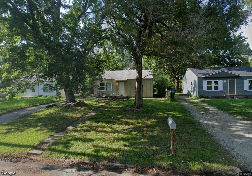 826 SE 33rd Terrace, Topeka, KS 66605 - photo 1