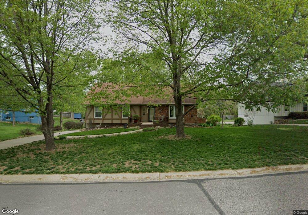 8729 Candlelight Ln, Lenexa, KS 66215 - photo 1