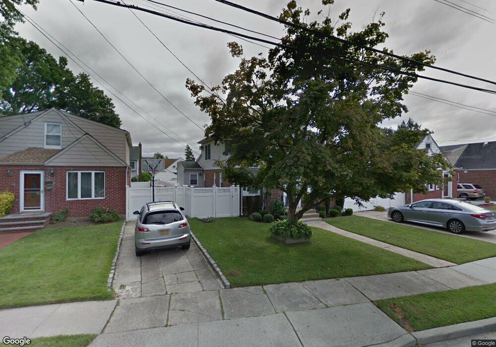 124 Roxbury Rd, Franklin Square, NY 11010 - photo 1