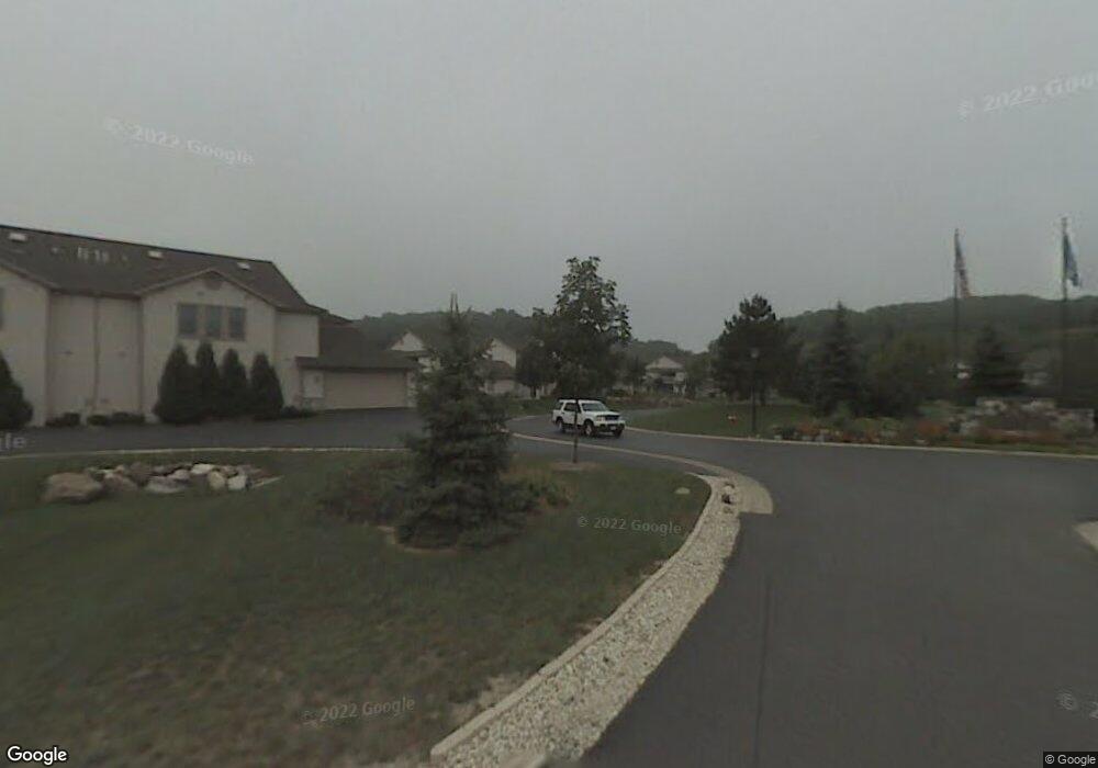 2229E Circle Ridge unit 5, Delafield, WI 53018 - photo 1