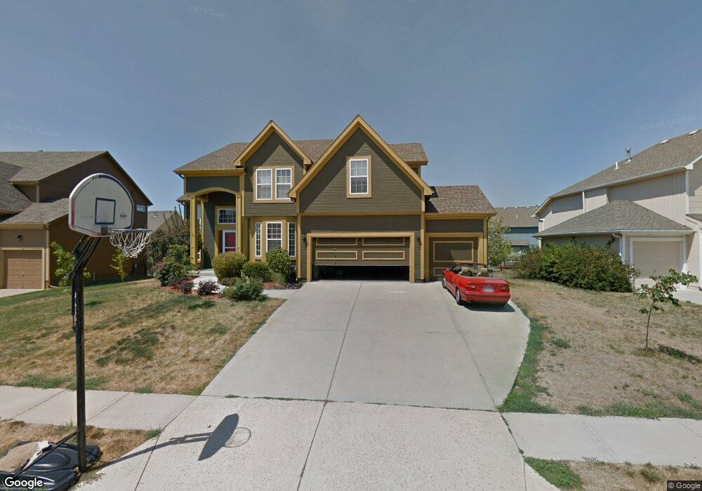 5736 Theden St, Shawnee, KS 66218 - photo 1