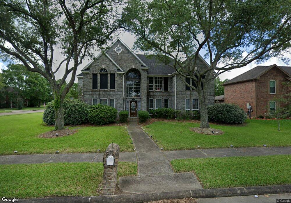 2001 Plantation Dr, Friendswood, TX 77546 - photo 1