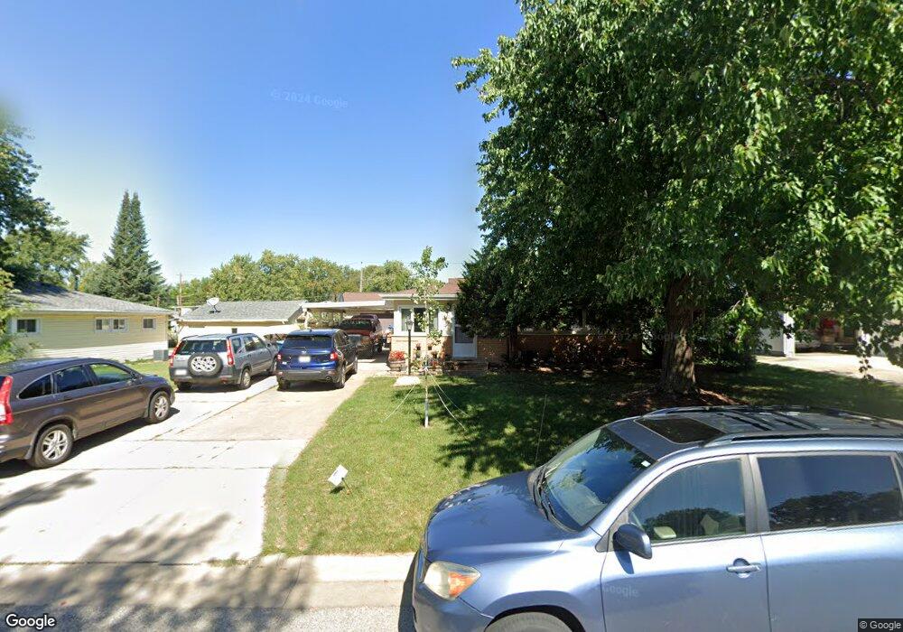 1111 Lindner Dr, Waterloo, IA 50702 - photo 1