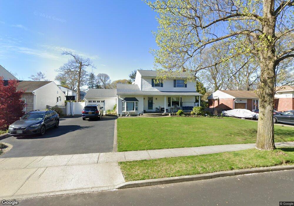 32 Saratoga St, ComMacK, NY 11725 - photo 1