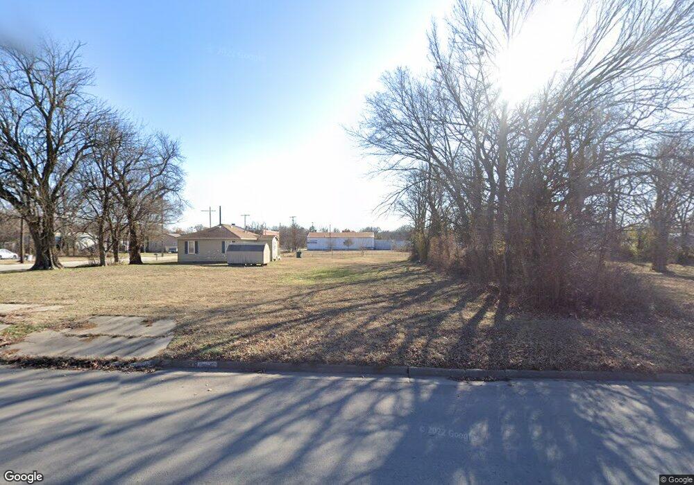 2106 Appleton Ave, Parsons, KS 67357 - photo 1