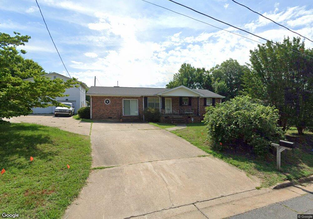 525 Staples St, Reidsville, NC 27320 - photo 1