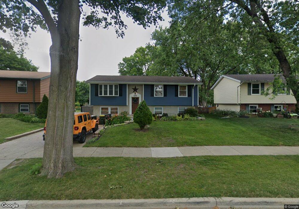 2400 Birch Ln, Rolling Meadows, IL 60008 - photo 1