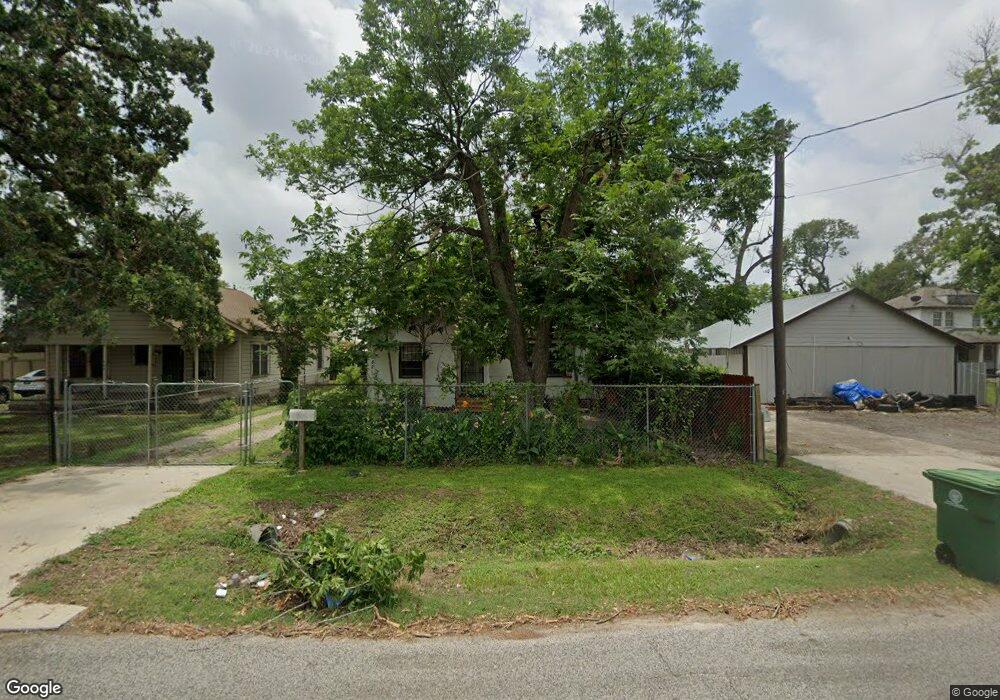 582 Van Molan St, Houston, TX 77022 - photo 1