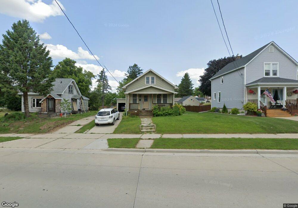 2210 Michigan Ave, Manitowoc, WI 54220 - photo 1