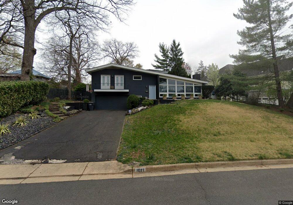1021 Shipman Ln, McLean, VA 22101 - photo 1