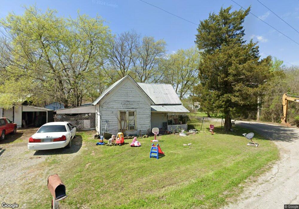 705 N Gardner St, Whitewright, TX 75491 - photo 1