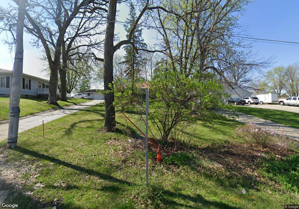 319 N 15th Ave W, Newton, IA 50208 - photo 1