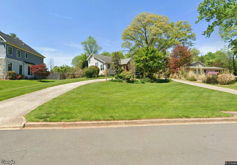 3838 Skyview Ln, Fairfax, VA 22031 - photo 1