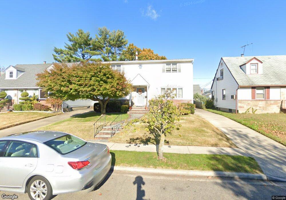 21 Yorkshire Rd, New Hyde Park, NY 11040 - photo 1