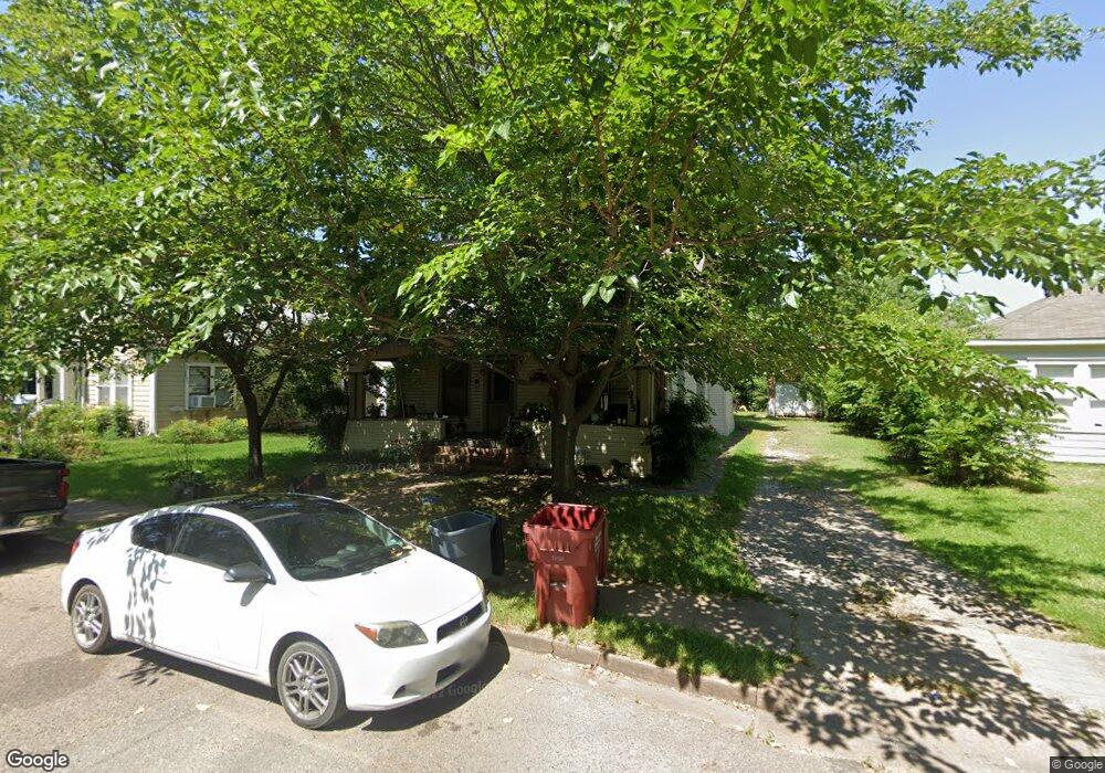 915 Star St, Bonham, TX 75418 - photo 1