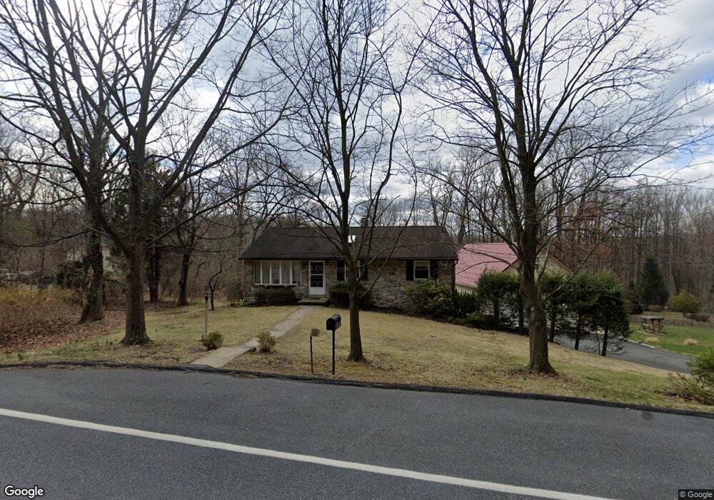 837 Mountain View Rd, Reading, PA 19607 - photo 1