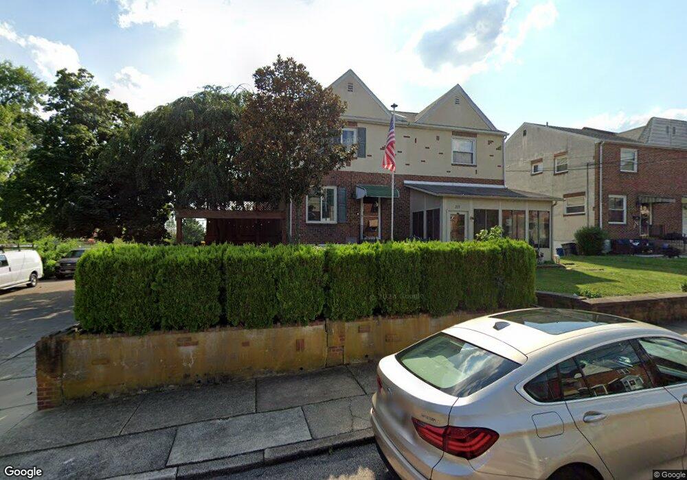 201 Willowbrook Ave, Folsom, PA 19033 - photo 1