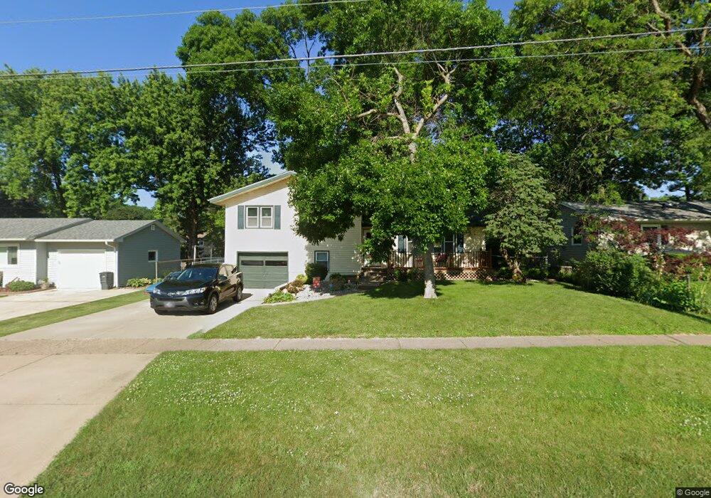 1724 18th St, Bettendorf, IA 52722 - photo 1