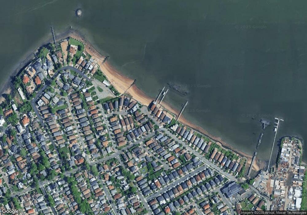 15079 Powells Cove Blvd, Flushing, NY 11357 - photo 1