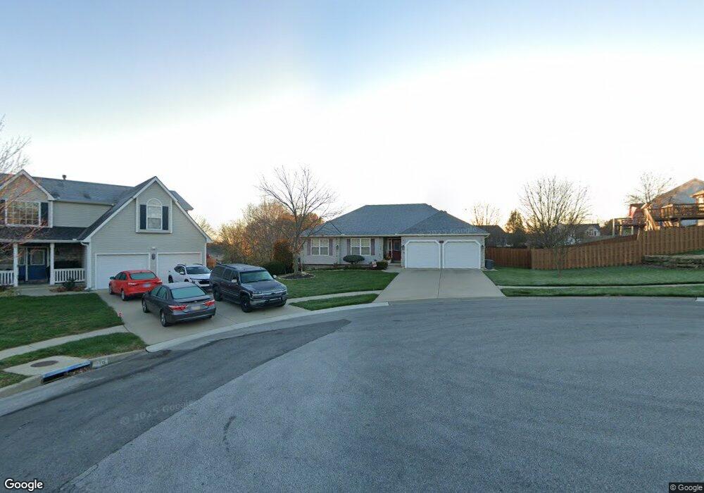 414 Hillcrest Ct, Lansing, KS 66043 - photo 1