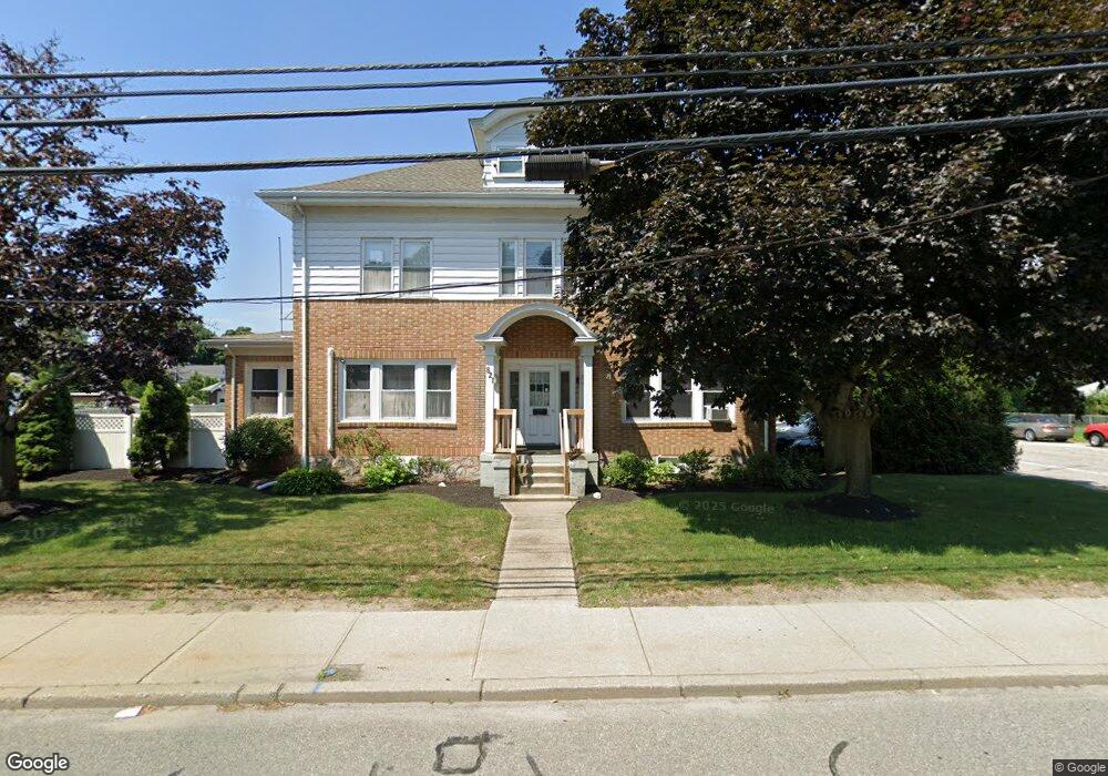 821 Mendon Rd, Woonsocket, RI 02895 - photo 1
