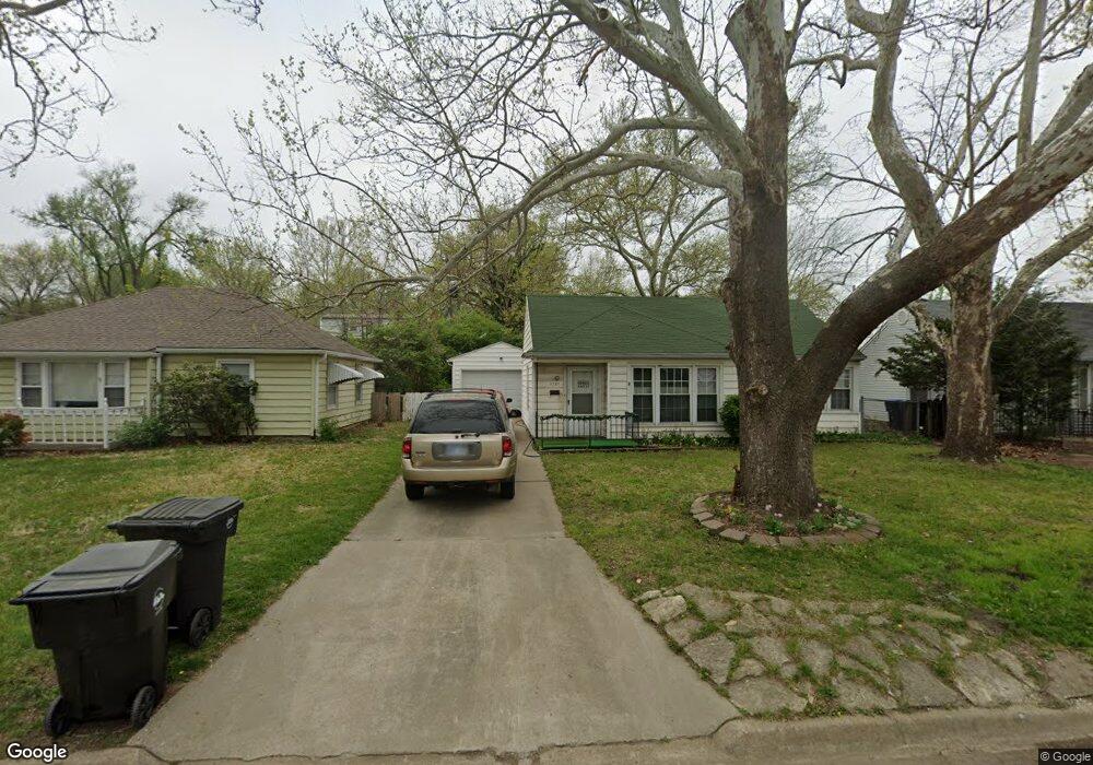 3737 SW Churchill Rd, Topeka, KS 66604 - photo 1