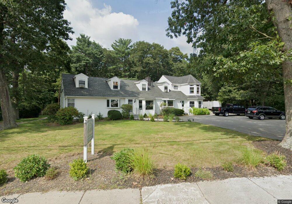 623 Old West Central St unit 2 Bd Apt in 2 Family, Franklin, MA 02038 - photo 1