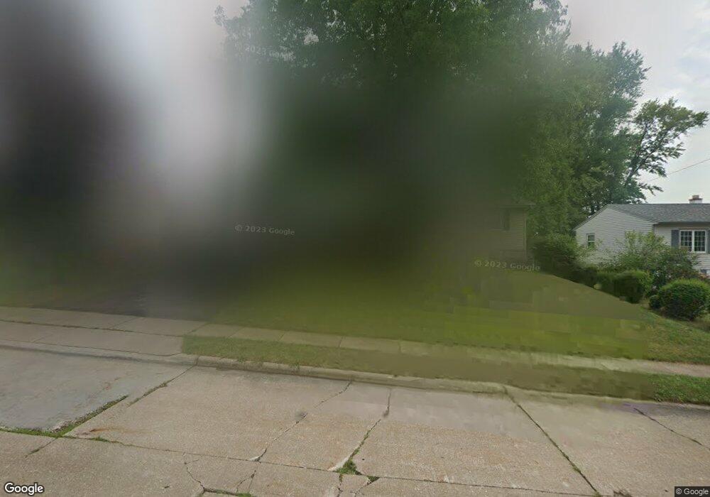 2425 W 46th St, Davenport, IA 52806 - photo 1