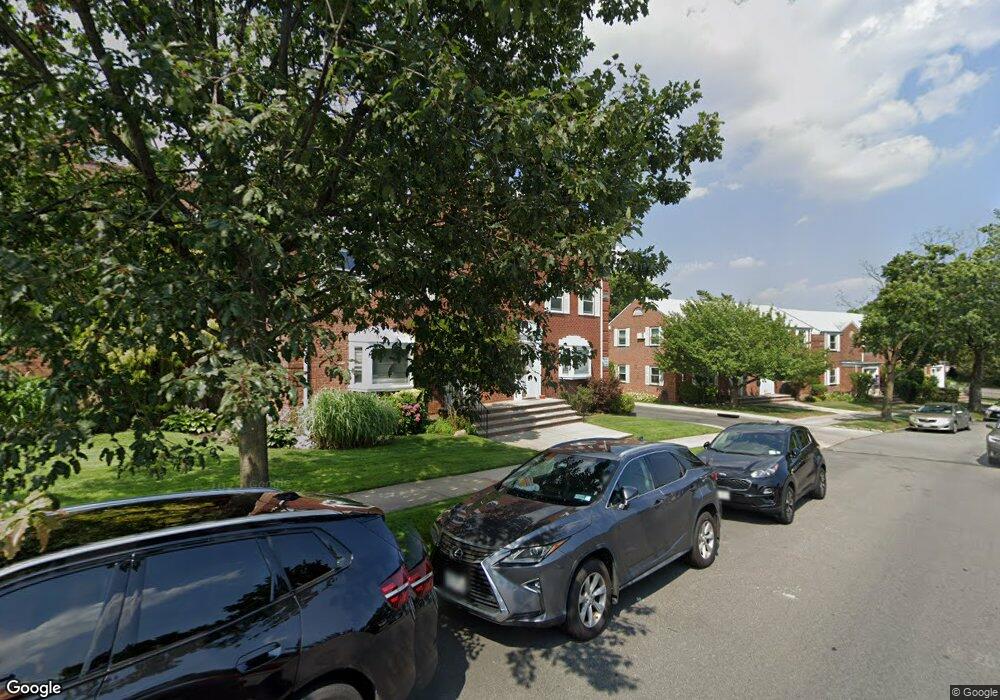 26047 Langston Ave unit E-2, Glen Oaks, NY 11004 - photo 1