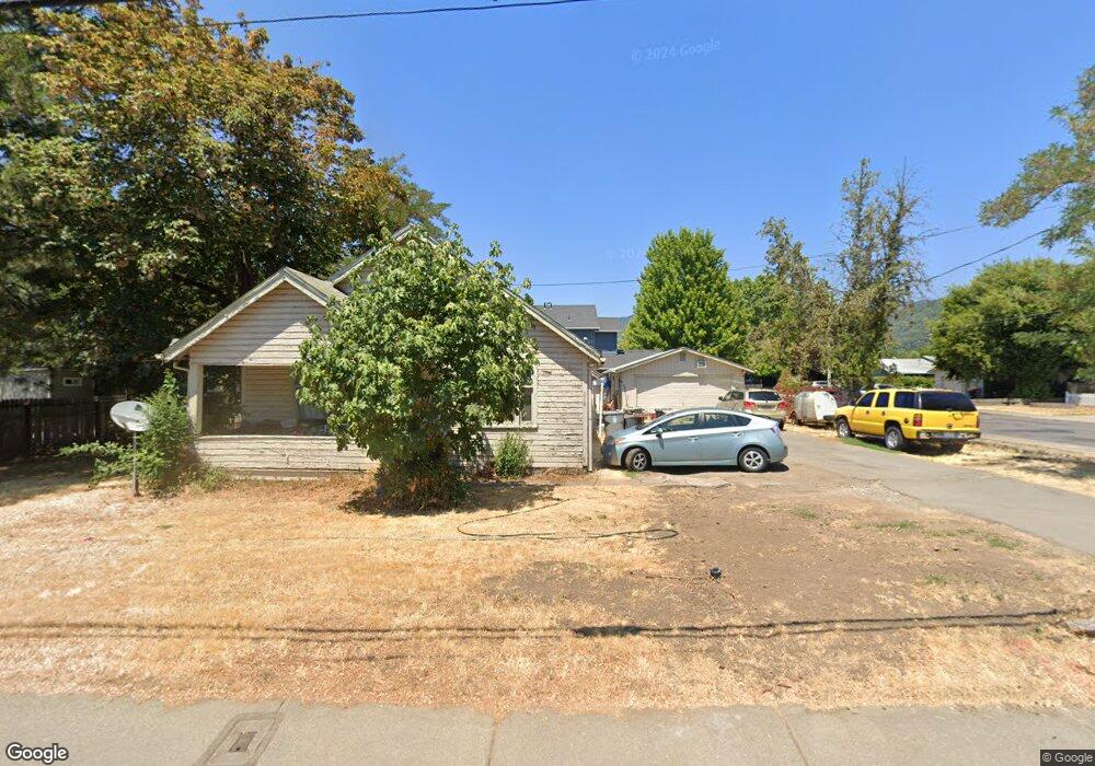 618 NE D St, Grants Pass, OR 97526 - photo 1