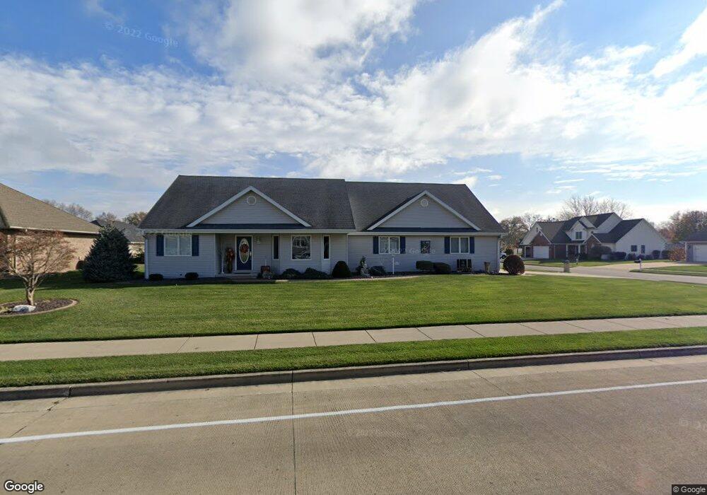 1018 N Maple St, Effingham, IL 62401 - photo 1