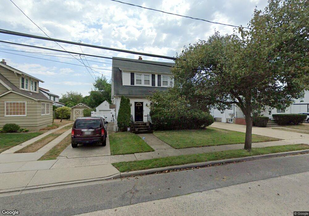 118 Woodlawn Ave, Valley Stream, NY 11581 - photo 1