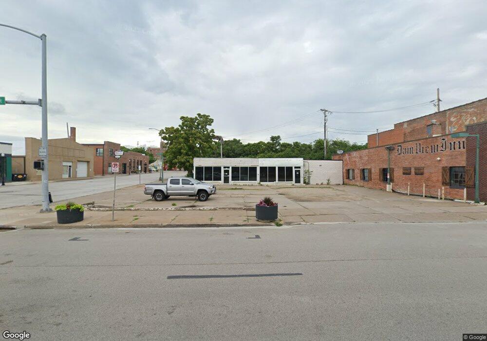 402 E 2nd St, Davenport, IA 52801 - photo 1