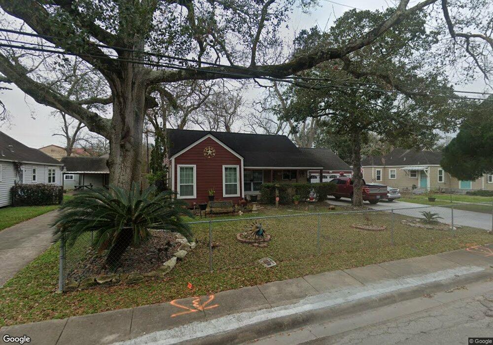909 W Adoue St, Alvin, TX 77511 - photo 1