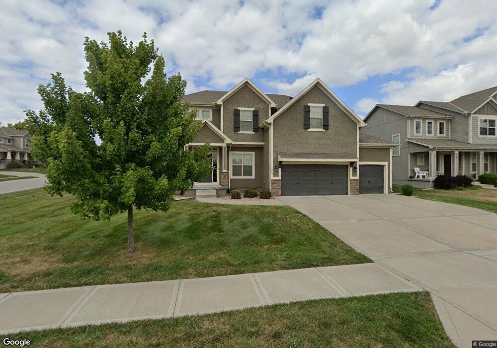 1556 SW Cross Creek Dr, Lees Summit, MO 64082 - photo 1